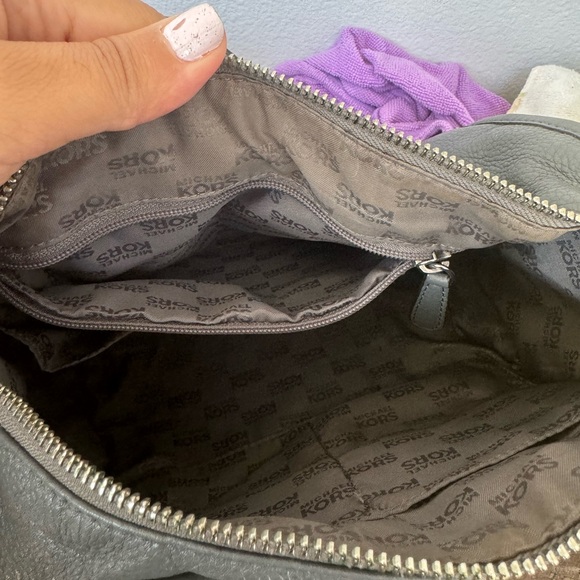 MICHAEL Michael Kors Margo medium satchel. Grey with silver hardware.  EUC. - Picture 9 of 10
